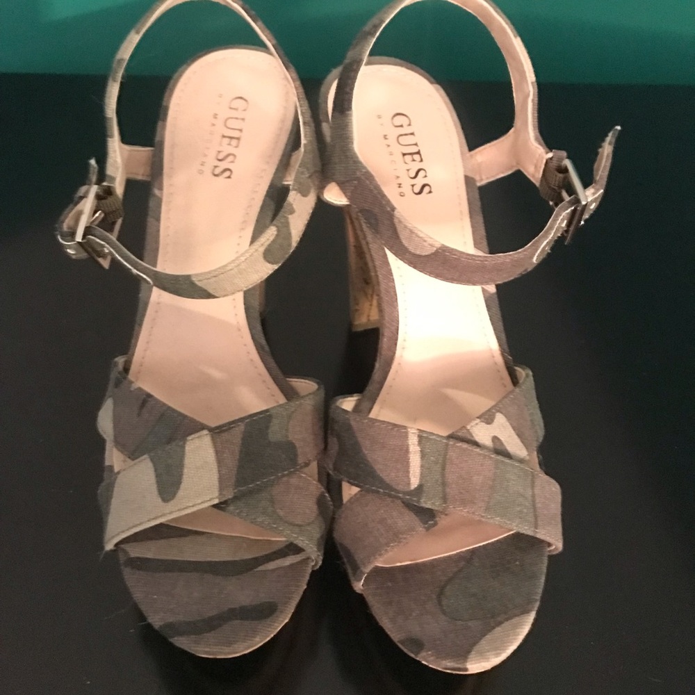 Cork & Camo GUESS platforms - Picture 2 of 3